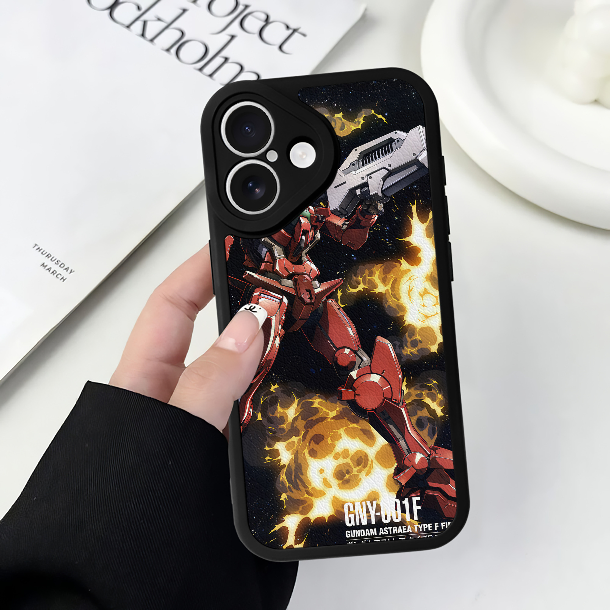 （画像用） 機動戦士ガンダム Mobile Suit Gundam 【iPhone 16シリーズ対応】シリコンスマホケース（レザー調） 材質：シリコン